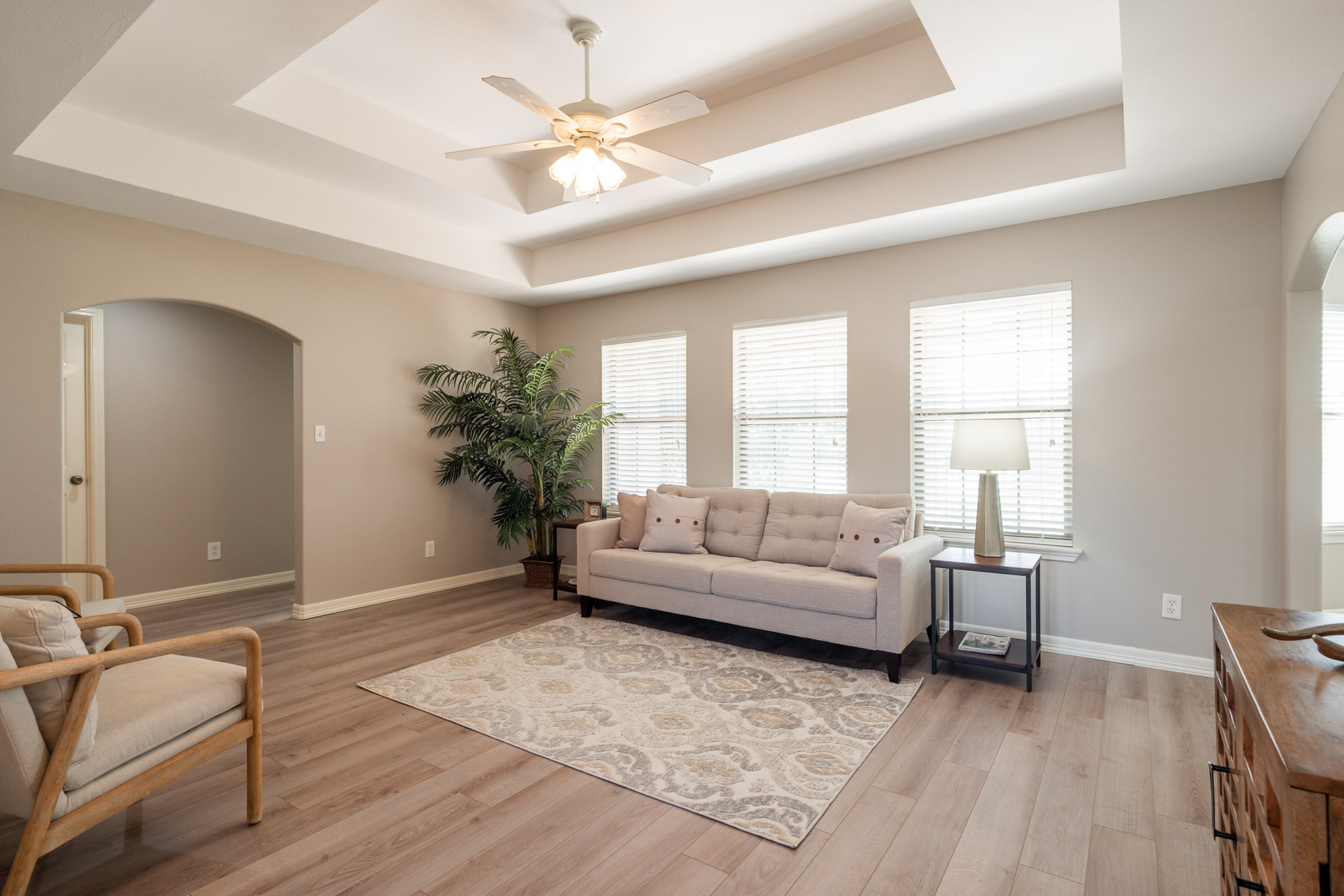 A living room with a couch and table in it